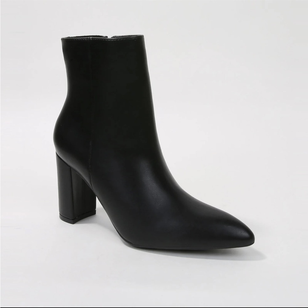 Elegant Black Heeled Boots
